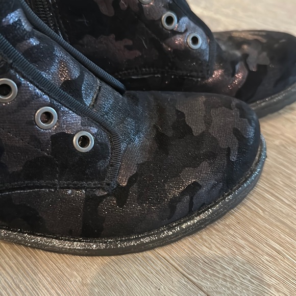 Dolce Vita sparkle camo boots size 5 girls. Skirt & sweater sold separately.EC - Picture 5 of 6